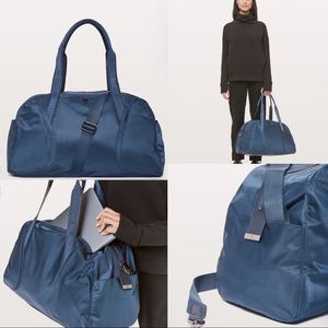 Lululemon out of range duffel